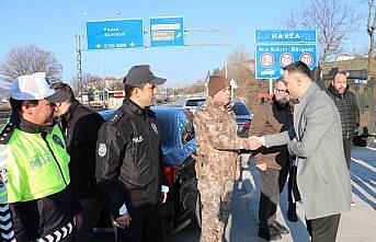 Havza Kaymakamı Ayvat ve Belediye Başkanı İkiz'den polis uygulama noktasına ziyaret