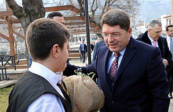 Adalet Bakanı Tunç, Amasya'da ziyaretlerde bulundu