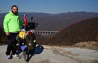 Almanya'dan yola çıkan bisiklet tutkunu, umre için kutsal topraklara pedal çeviriyor