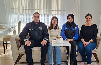 Amasya’da şehit kızına polisten doğum günü sürprizi
