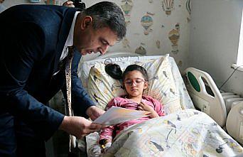 Bolu'da tedavi gören çocuklar karne heyecanını hastanede yaşadı