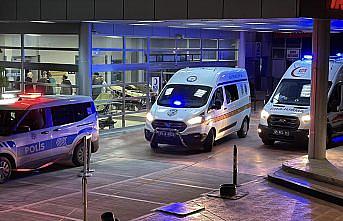 Samsun'da hastanenin acil servisinde bıçaklı saldırıya uğrayan kişi yaralandı