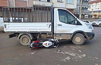 Bafra'da kamyonetle çarpışan motosiklet sürücüsü yaralandı