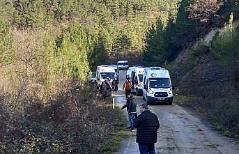 Sinop'ta ormanlık alana devrilen otomobildeki 5 kişi yaralandı
