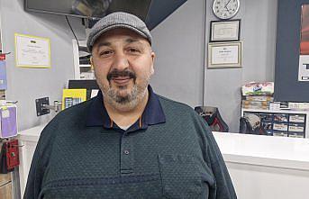 Tokat'ta iş yerinin cam kapısı yerine takılırken patladı