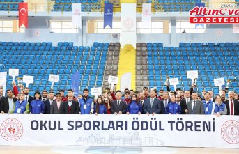 Trabzon'da okul sporlarında birinci olanlar ödüllendirildi