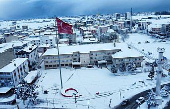 19 Mayıs ilçesinde kar yağışı etkisini sürdürüyor