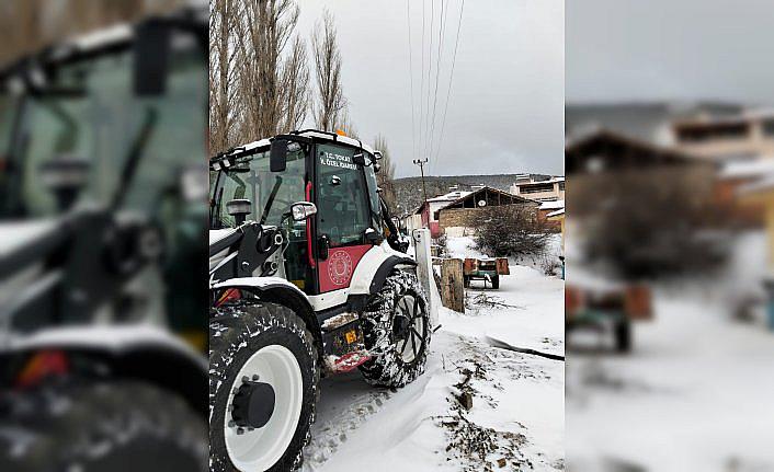 Almus'ta karla mücadele çalışmaları sürüyor