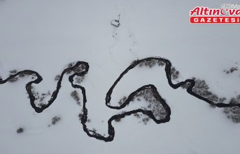 Bayburt'un karla kaplı menderesleri görsel şölen sunuyor