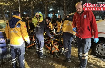 Bolu'da ambulansla çarpışan otomobildeki 3 kişi yaralandı