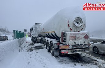 Bolu Dağı'nda iki tankerin çarpıştığı kaza ulaşımda aksamaya neden oldu