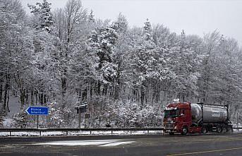 Bolu Dağı'nda kar etkili oluyor