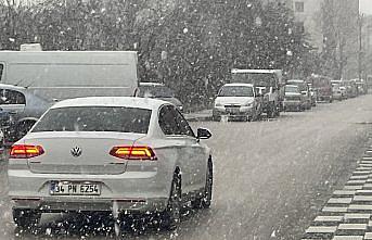 Bolu'da kar yağışı etkili oluyor