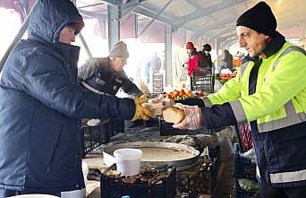 Boyabat'ta Belediyeden vatandaşlara sıcak çorba ikramı