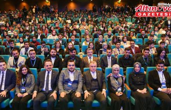 Gençlik ve Spor Bakanı Osman Aşkın Bak, ÜNİDES 2. Dönem Öğrenci Topluluk Temsilcileri Buluşması'na katıldı