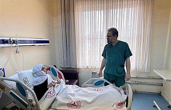 Giresun'da 84 yaşındaki kadının böbreğinden 10 santimlik taş çıkarıldı