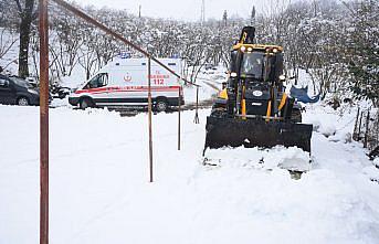 Giresun'da rahatsızlanan hasta yol açılarak hastaneye kaldırıldı