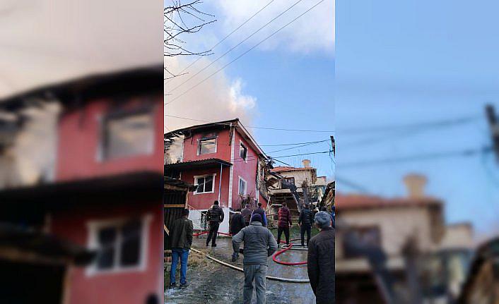Göynük'te çıkan yangında iki katlı ev kullanılamaz hale geldi