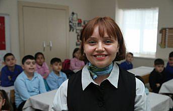 İlkokul öğretmeni öğrendiği vitray sanatını köydeki öğrencilerine tanıttı