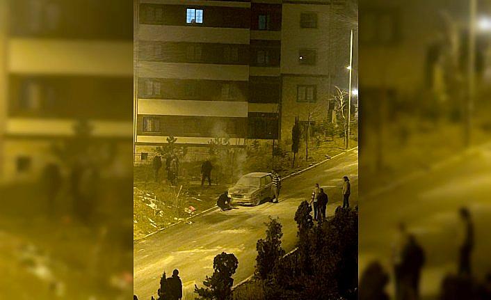 Karabük'te park halindeki otomobil yandı