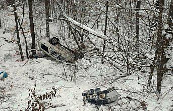 Karabük'te şarampole devrilen otomobildeki 5 kişi yaralandı