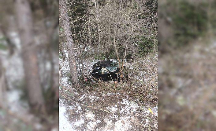 Karabük'te şarampole devrilen otomobilin sürücüsü yaralandı