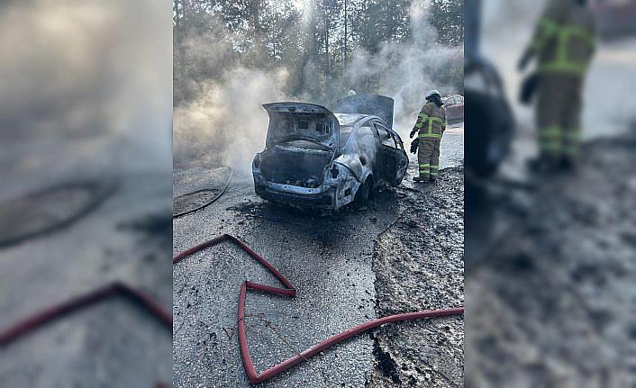 Karabük'te seyir halindeki otomobil yandı