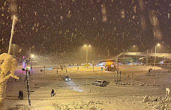 Karadeniz Sahil Yolu'nun Trabzon-Giresun güzergahı, iki tırın çarpışması sonucu ulaşıma kapandı