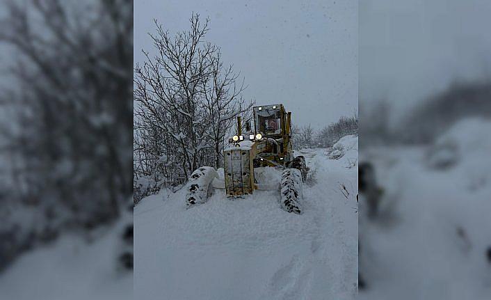 Kastamonu'da kapanan köy yolu cenaze için açıldı