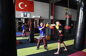 Kilo vermek için başladığı kick boksta bölge birincisi oldu