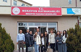 Merzifon'da kuaförler huzurevi sakinlerine bakım yaptı