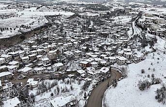 Safranbolu'da karla kaplanan tarihi yapılar havadan görüntülendi