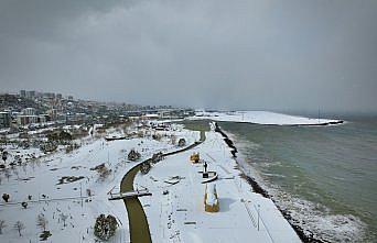 Samsun'da aralıklarla yağan kar güzel manzaralar oluşturdu