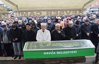 Samsun'da kalp krizi nedeniyle yaşamını yitiren öğretmenin cenazesi defnedildi