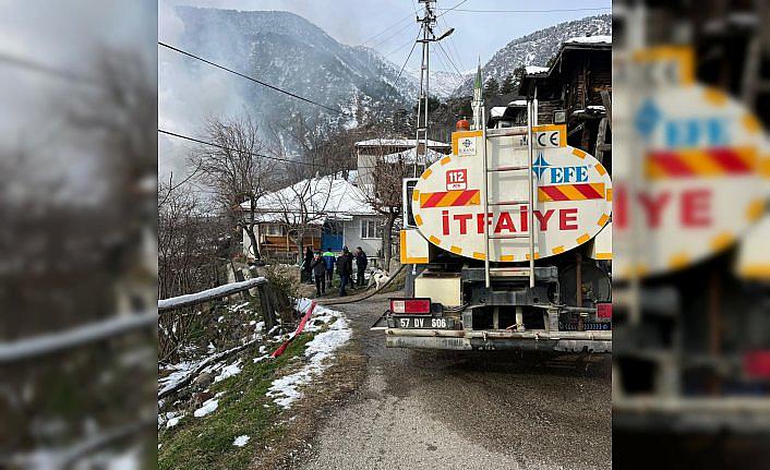 Saraydüzü'nde çıkan yangında bir ev yandı