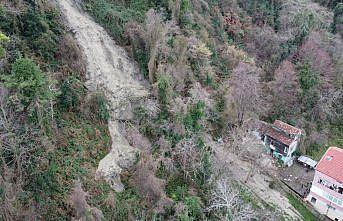 Sinop'ta kar ve sağanak sonrası toprak kayması oluştu