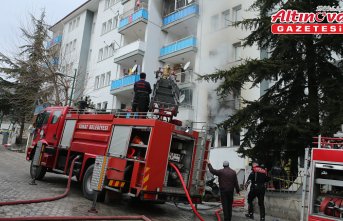 Tokat'ta apartman dairesinde çıkan yangında 3 kişi dumandan etkilendi