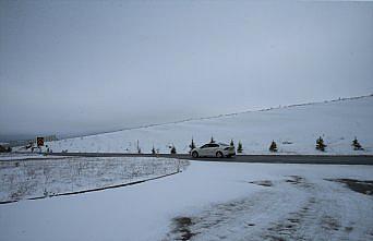 Tokat-Sivas kara yolunda kar etkili oluyor