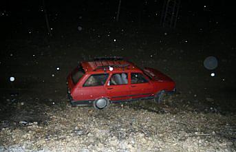 Tokat'ta şarampole düşen otomobildeki baba ve oğlu yaralandı