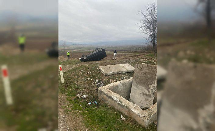 Tokat'ta tarlaya devrilen otomobildeki 2 kişi yaralandı