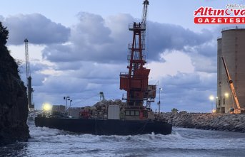 Zonguldak'ta yüzer vinçte mahsur kalan 5 kişi kurtarıldı