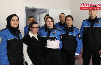 Amasya'da polisten özel birey Fatmanur'a doğum günü sürprizi