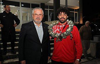 Avrupa Şampiyonasında 3 'üncü olan Güne memleketine geldi