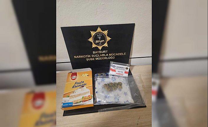 Bayburt'ta kargoyla gönderilen paketten uyuşturucu çıktı