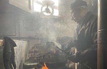 Bolu'da emektar kalaycı mesleğini 68 yıldır sürdürüyor