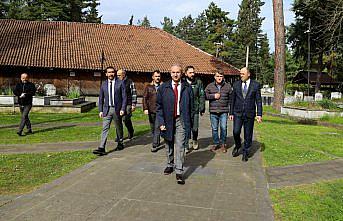 Çarşamba Belediyesi mezarlıkları bayrama hazırlıyor