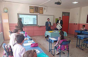 Çaykara'da öğrencilere kıyafet desteğinde bulunuldu