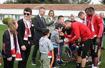 Down sendromlu çocuklar Samsunsporlu futbolcularla buluştu