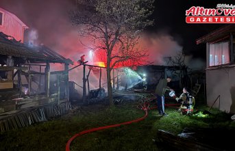Düzce'de 2 kişinin dumandan etkilendiği yangında 3 büyükbaş hayvan telef oldu