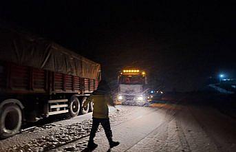 Gümüşhane'de kar ve tipi ulaşımda aksamalara neden oldu